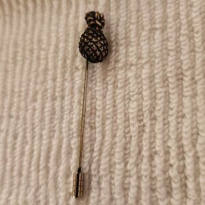Pewter pineapple pin